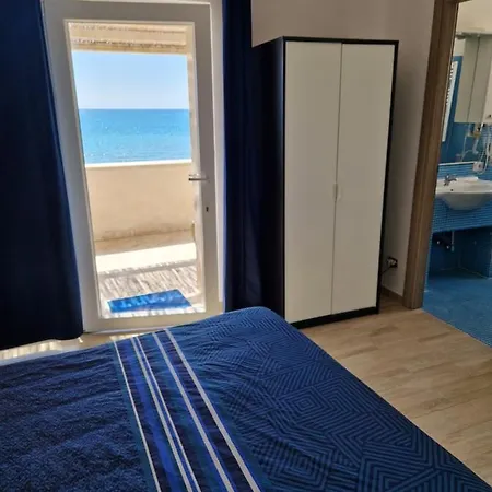Il Paradiso Sul Mare ゲストハウス アンツィオ