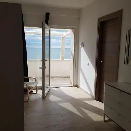 Il Paradiso Sul Mare ゲストハウス 3*