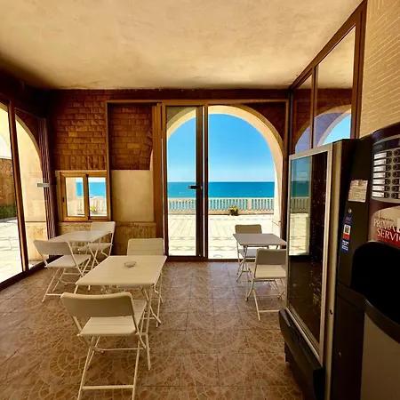 Il Paradiso Sul Mare 3* アンツィオ