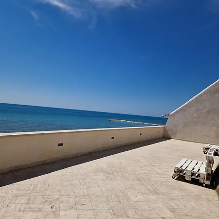 Il Paradiso Sul Mare ゲストハウス アンツィオ